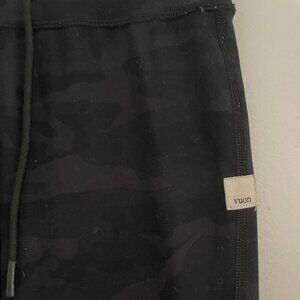 XXS Vuori Black Camo Daily Legging